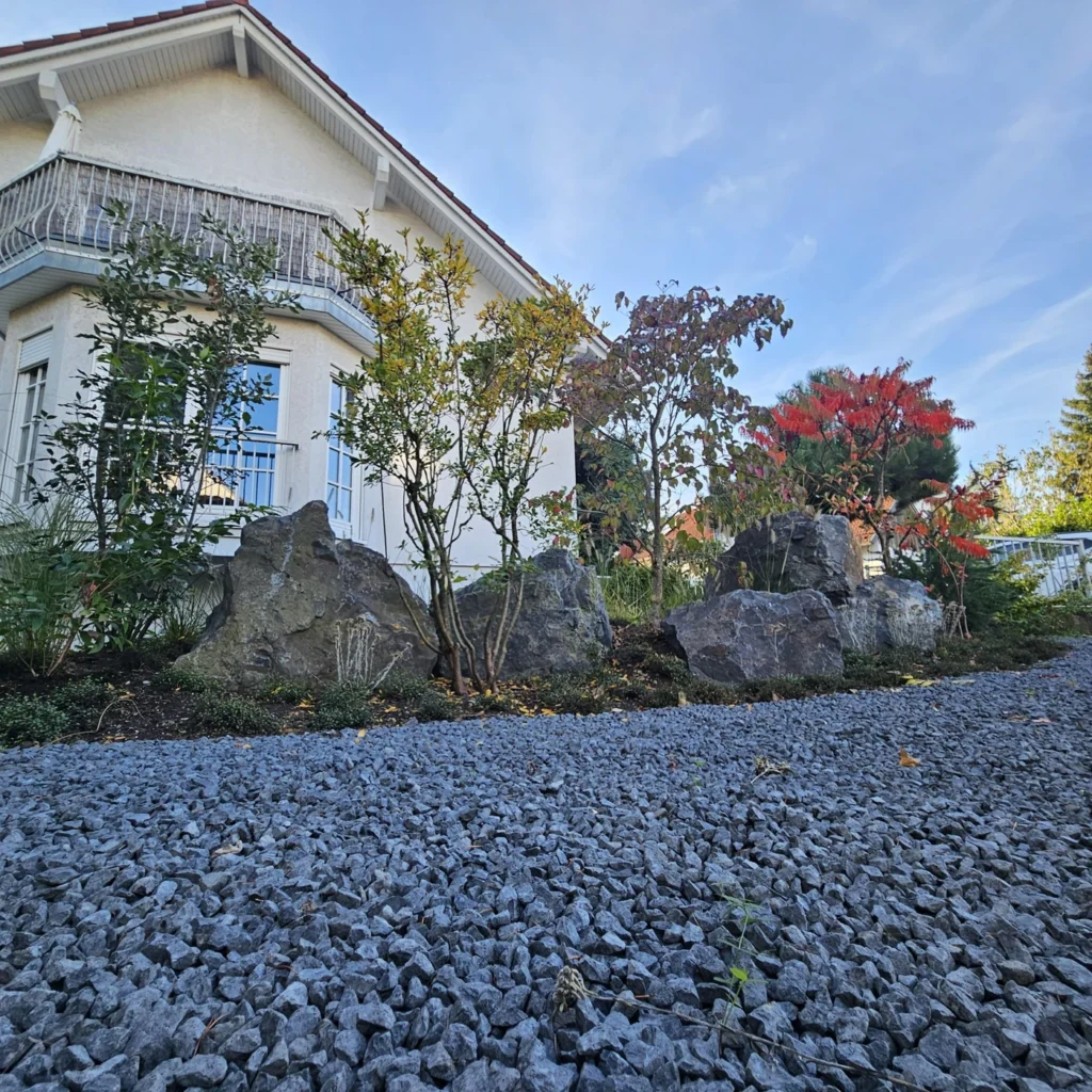 natur_stein-garten_landschafts_bauer-gestaltung_garten-baum_pflege-natursteine_f_r_gartenweg-Ehmann-Gartengestaltung-0029