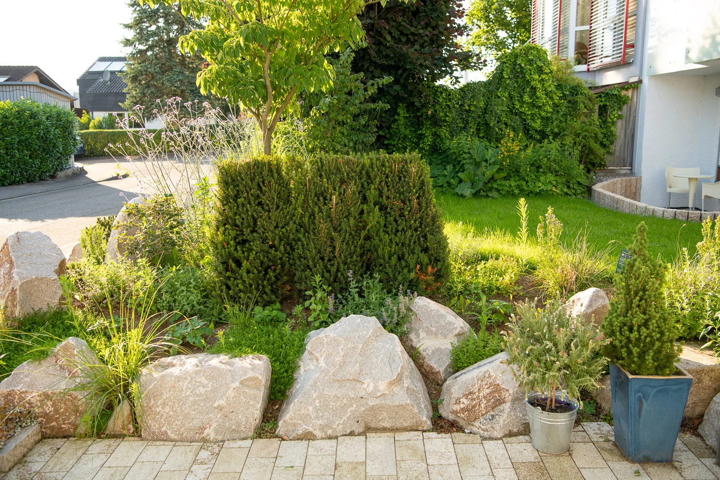vorgarten_gestaltung-garten_und_landschaftsbau-sch_ne_g_rten-vorgarten_pflanzen-baum_pflege-Ehmann-Gartengestaltung-0012