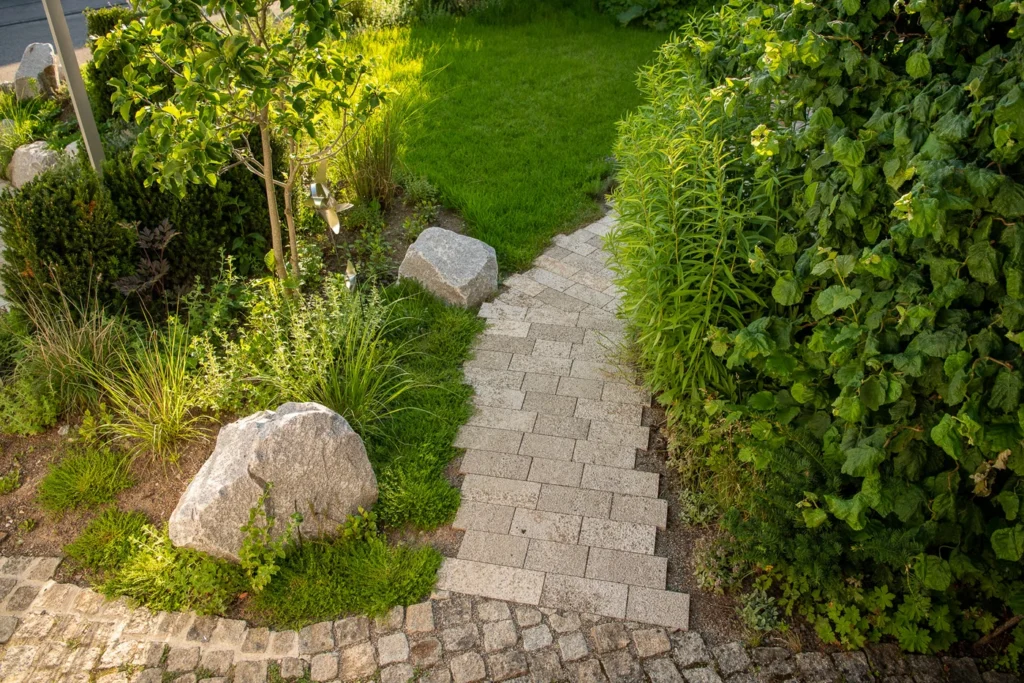 vorgarten_gestaltung-garten_und_landschaftsbau-sch_ne_g_rten-vorgarten_pflanzen-baum_pflege-Ehmann-Gartengestaltung-0016